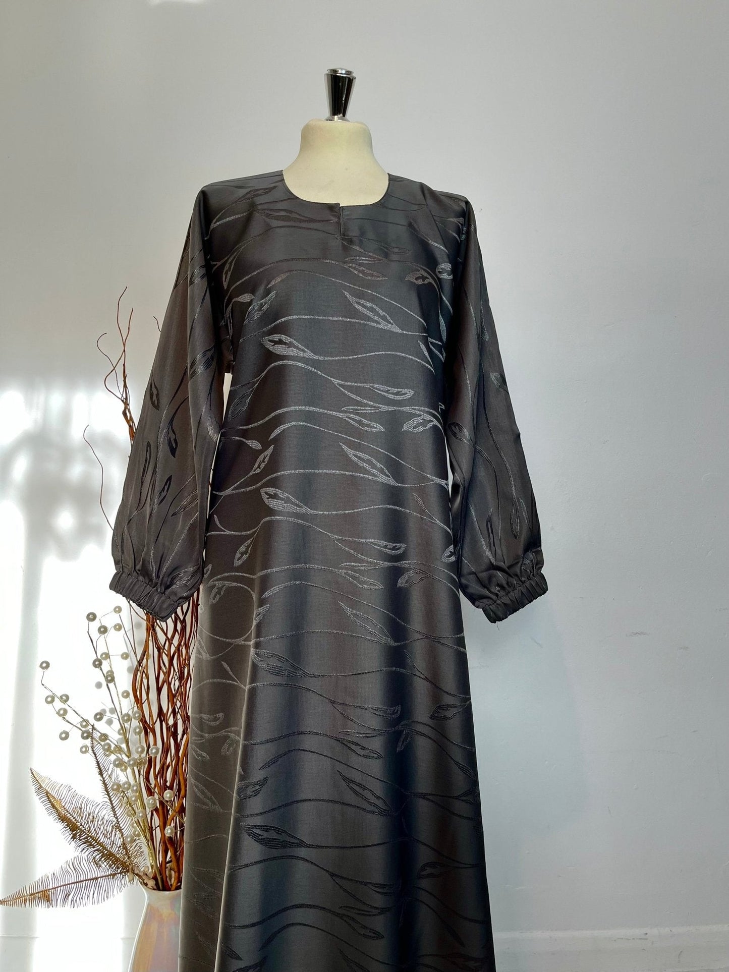 Leaf Print Closed Abaya - 2 Piece Set in Grey - Rouh London