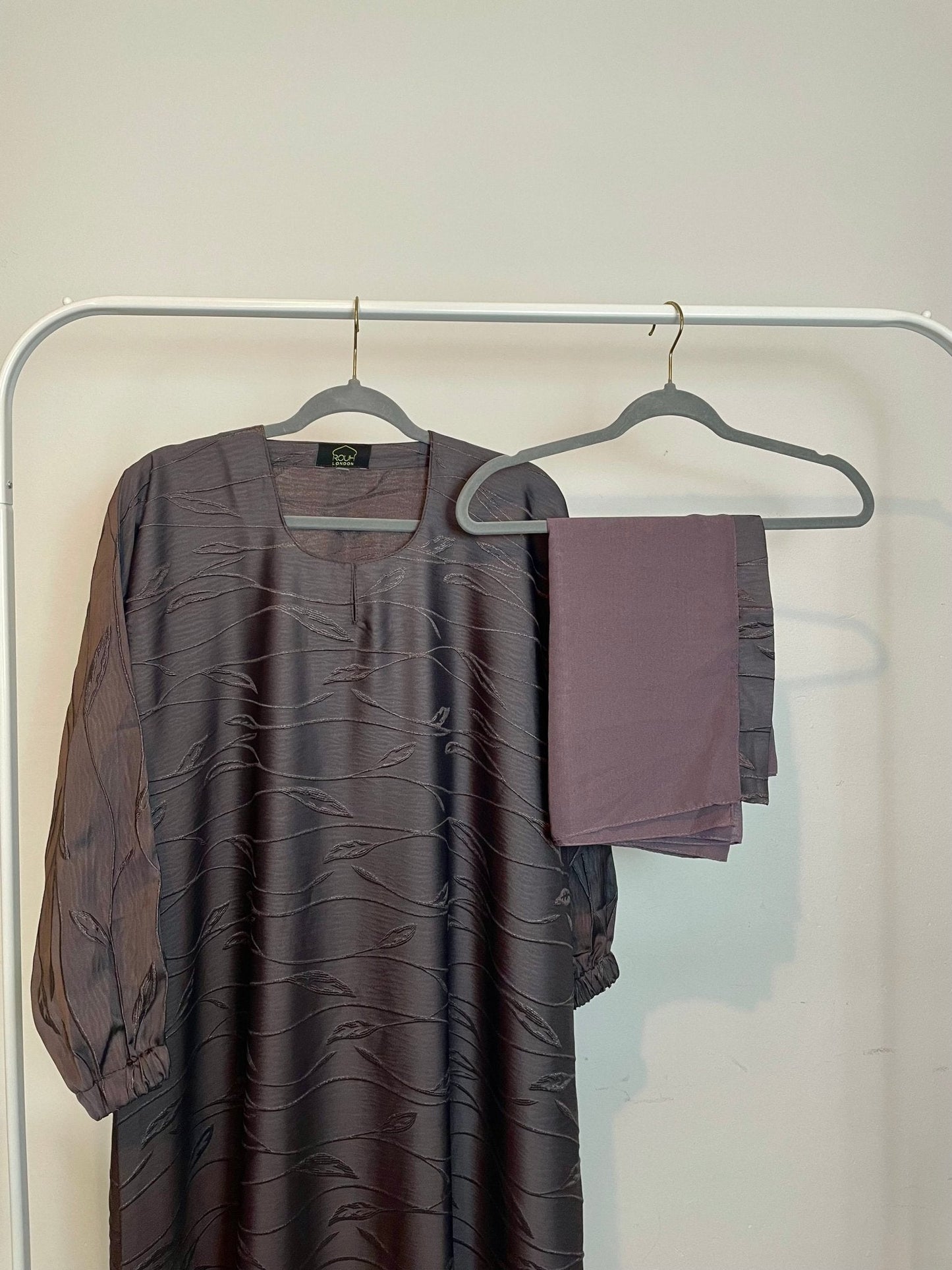 Leaf Print Closed Abaya - 2 Piece Set in Mauve - Rouh London