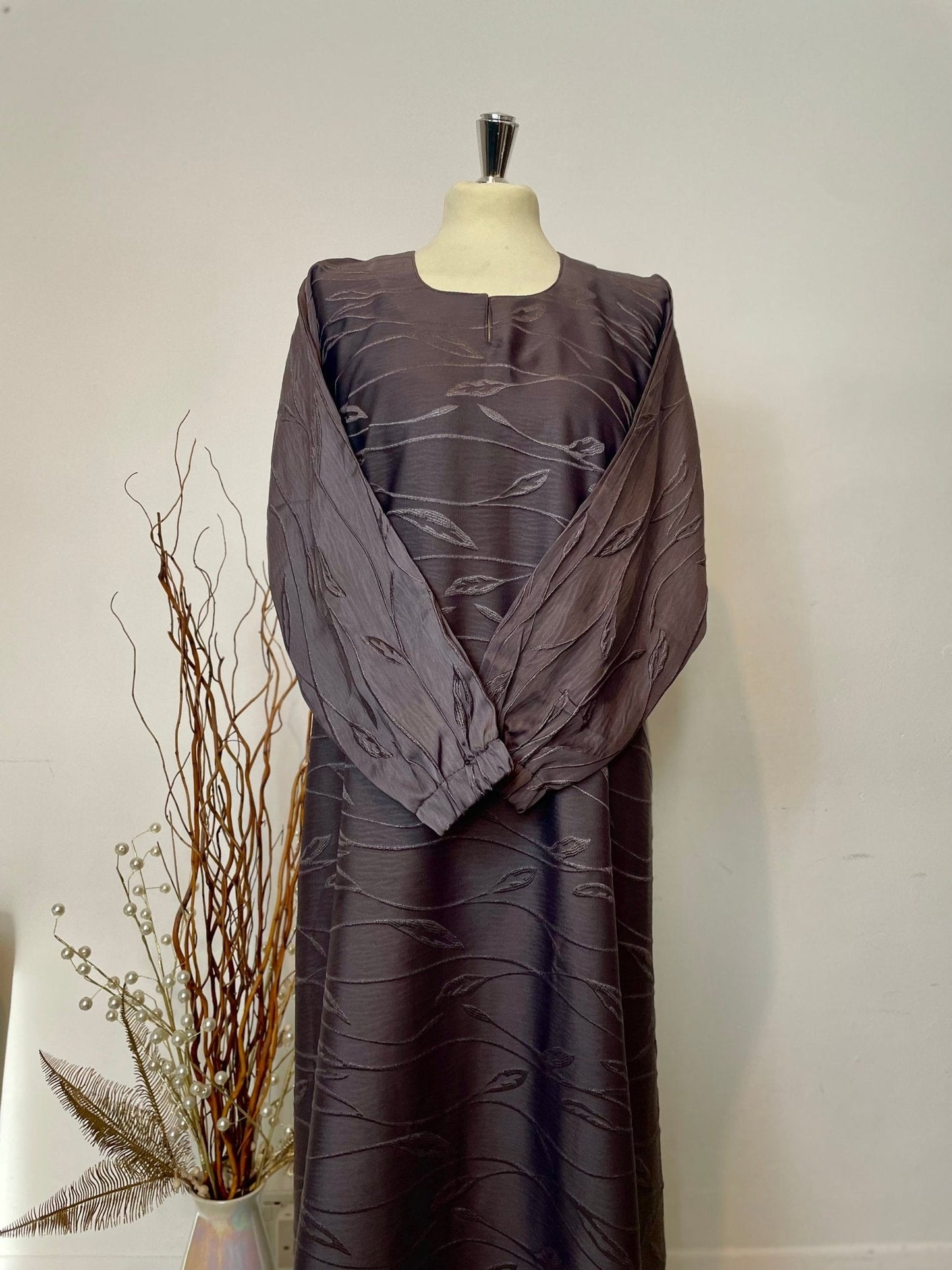 Leaf Print Closed Abaya - 2 Piece Set in Mauve - Rouh London