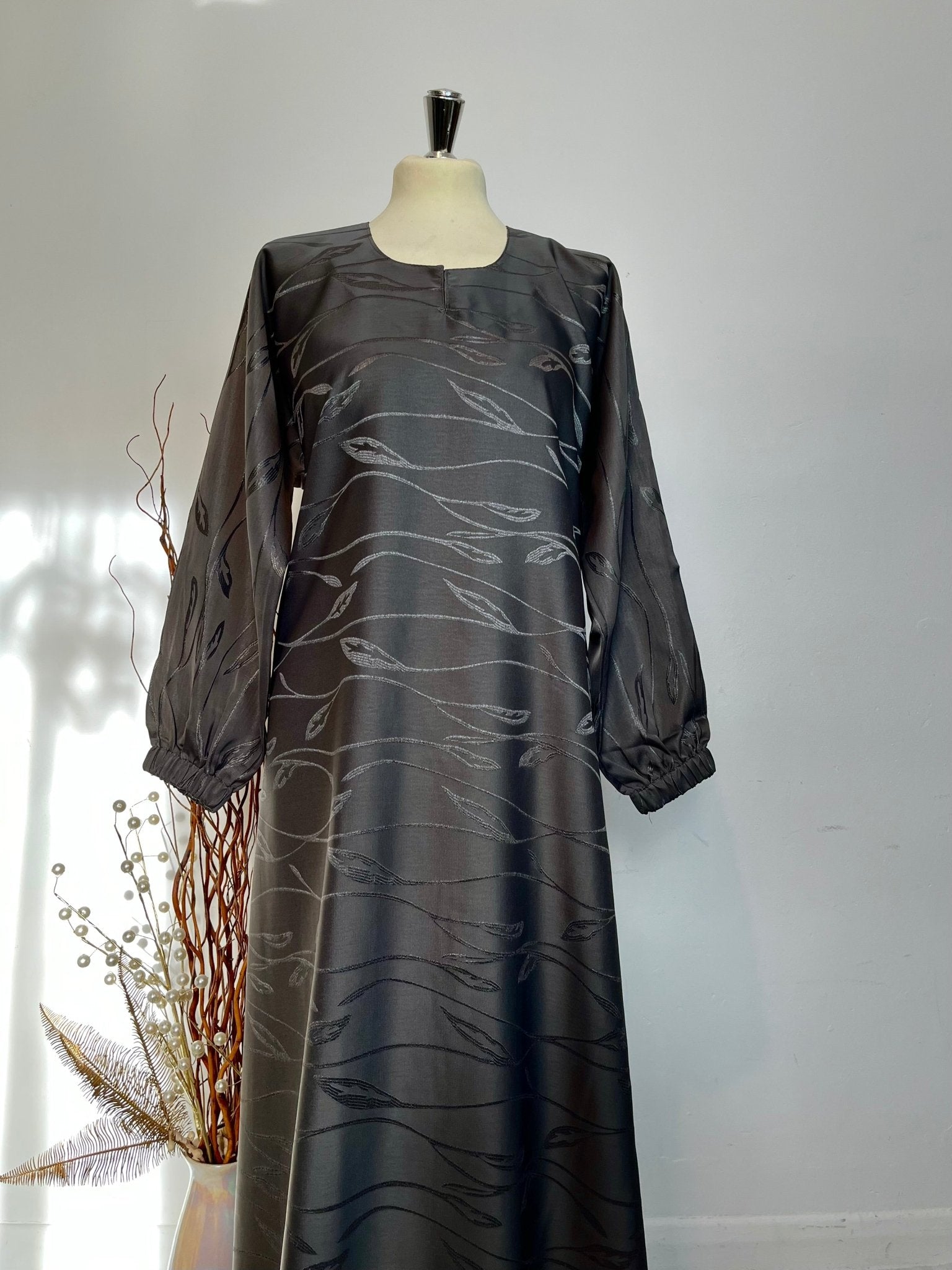 Leaf Print Closed Abaya - 2 Piece Set in Grey - Rouh London